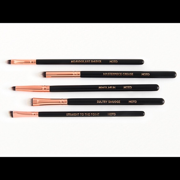 5 piece eye brush set and eyeshadow palette - Picture 2 of 3